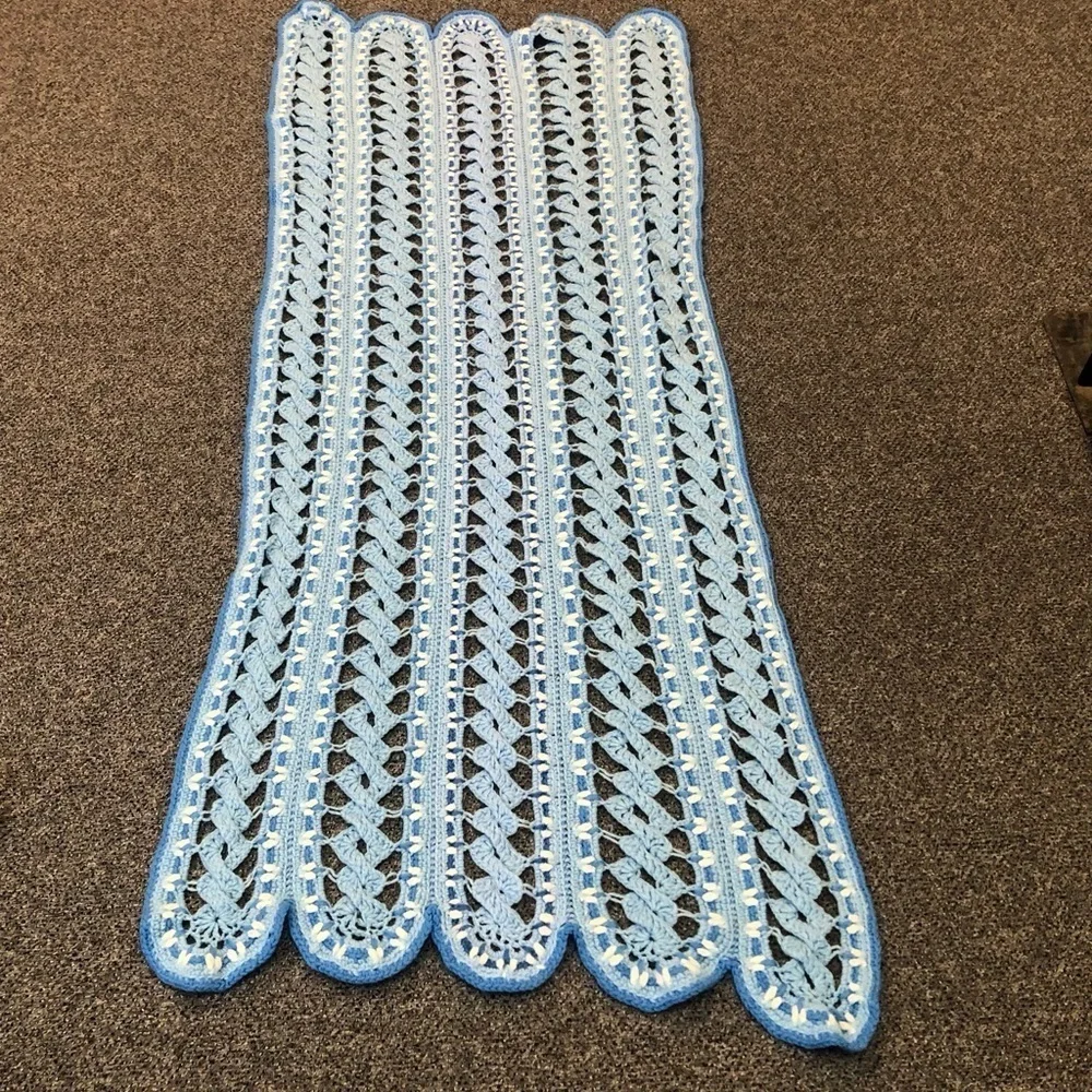 Vtg Hand Crochet Afghan Lap Baby Blanket Throw Scalloped Edge Blues & White